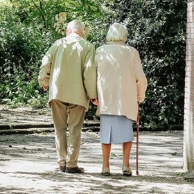 8 ways Nurses can maintain patient dignity at end-of-life