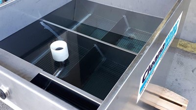 How does an oil water separator work?