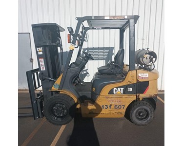 Cat - Used 2.5T LPG Forklift - GPE25NT