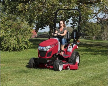 Subcompact Farm Tractor | Farmall 25SC