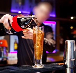 Australians ignore risks of mixing alcohol with energy drinks Australians ignore risks of mixing alcohol with energy drinks