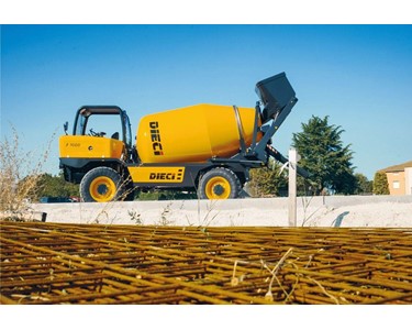 Self Loading Concrete Mixer 93 kW | F7000 T