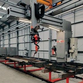 Track XYZ robot welding system