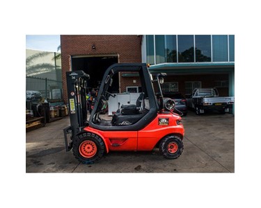 Linde - 3.5 Tonne (3500kg) LPG Forklift