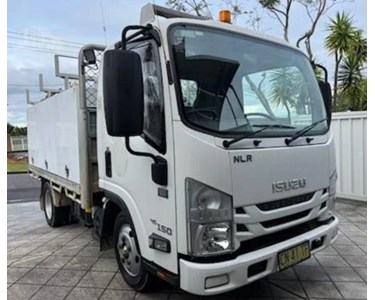 Used Service Truck | 2017 ISUZU NLR45-150 