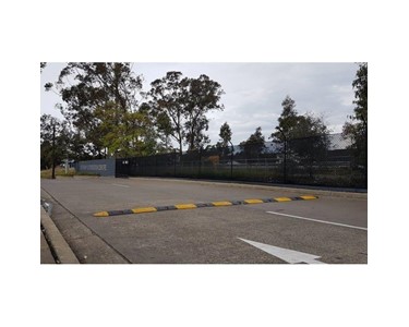 Heavy Vehicle Recycled Rubber Speed Hump - 50mm