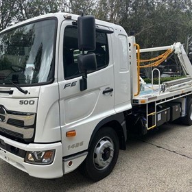 FE 1426 Skip Bin Loader