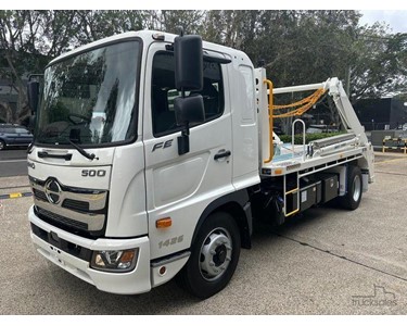 FE 1426 Skip Bin Loader