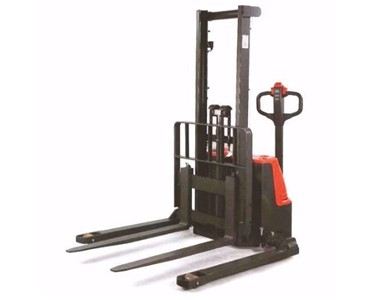 Manual & Electric Walkie Straddle Stackers