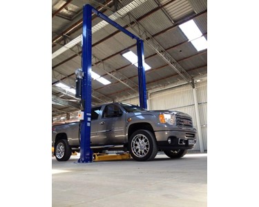 REAL - Vehicle Hoist | 2 Post Clear Floor Hoist 6 Ton Lifts 3 Phase
