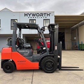 2.5T Gas Forklift - 8FG25 