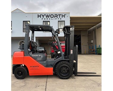 Toyota - 2.5T Gas Forklift - 8FG25 