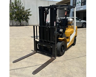 TCM - 2.5T Gas Forklift with 4.35m list - Container Mast FOR SALE