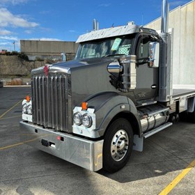 T610SAR Tray Truck