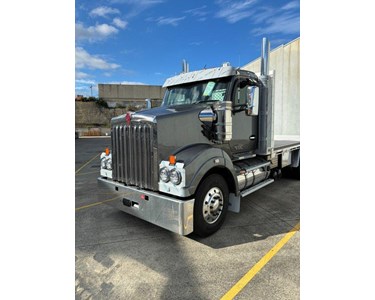 Kenworth - T610SAR Tray Truck
