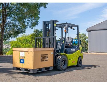 CLARK - Green Dingo - L25L 2.5t LPG Container Forklift