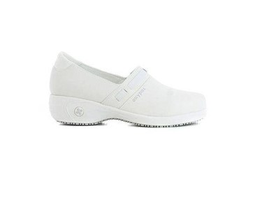 Closed And Sporty Shoe | Lucia - Elegant Professional Leather Shoe