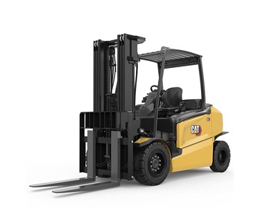 Cat - 4-Wheel Electric Forklift | 4-5.5 Tonne
