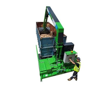 Roller Packers Crushing Pallets | WOOD 