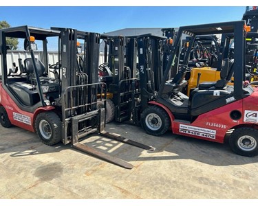 Royal Forklifts - 2.5T Dual Fuel Forklift | 4.5m Container Mast
