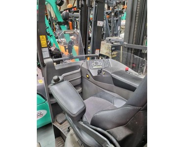 Nissan - Reach Forklift | UMS82756 | 2013 