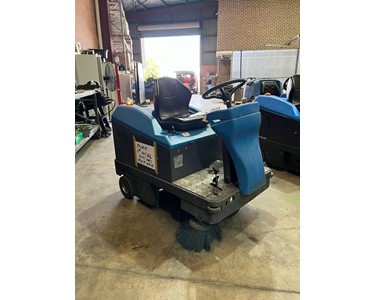 Conquest - (Used) Industrial Ride-on Sweeper | PB110E 