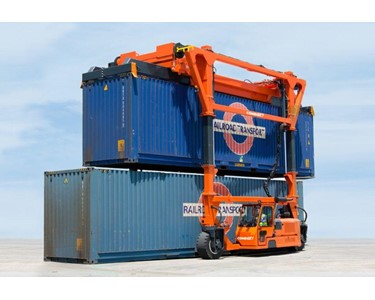 Combilift - Straddle Carrier