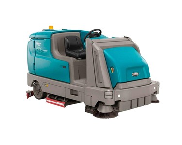 Tennant - M17 Battery Powered Ride on Sweeper Scrubber