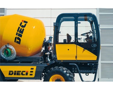 Self Loading Concrete Mixer 93 kW | F7000 T