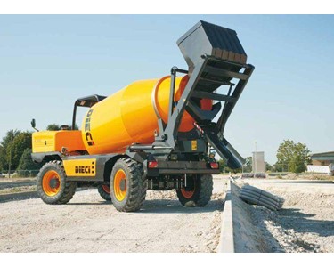 Self Loading Concrete Mixer 74 kW | L4700 T