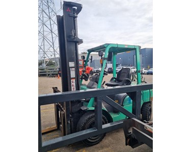 Mitsubishi - 3T LPG Counterbalance Forklift | 2-Stage Clearview Mast 