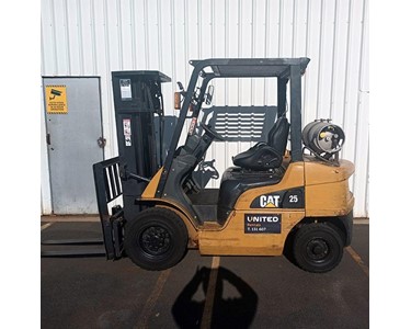 Cat - Used 2.5T LPG Forklift - GP25N