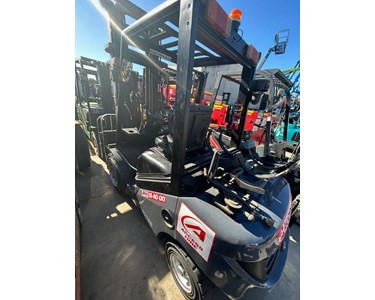 Royal Forklift - 2019 3T Forklift Hybrid: Diesel/Electric 