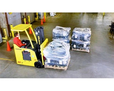 Hyster - 3 Wheel Electric Forklift 1,360 - 1,814kg | E30-40HSD