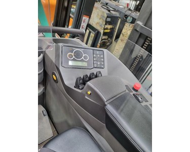 Nissan - Reach Forklift | UMS82756 | 2013 