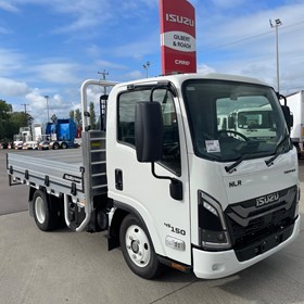 Tray Truck | NLR 45-150 DT D25 TRAYPACK 