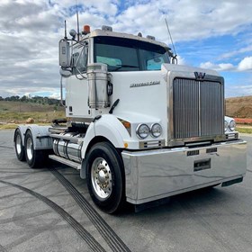 Used Prime Mover | 4864FS2 DAY CAB Prime Mover