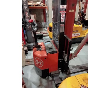 BT - SWE120S Walkie Stacker