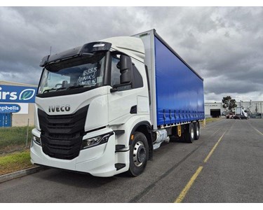 Iveco - Curtainsider Truck | S-Way AT230