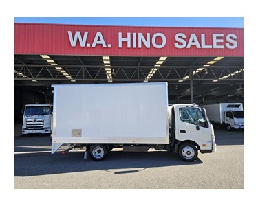 Hino - 300 Series 616 Pantech Truck (white)