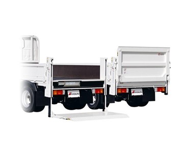 Kyokuto - Service Truck | S1000 Tailgate_lifter