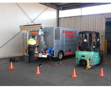 Tyre fitting on site - mobile 24/7