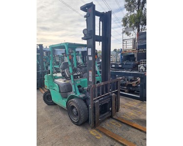 Mitsubishi - 3T LPG Counterbalance Forklift | 2-Stage Clearview Mast 