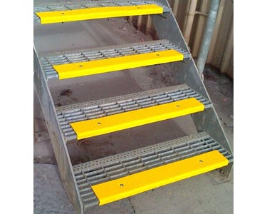 Antislip Stair nosing on grating steps