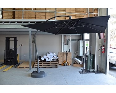 Indoor Outdoor Imports - Cantilever Umbrellas 3M Square  CL-AG28-3x3