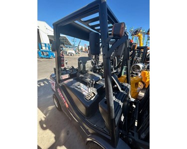 Royal Forklift - 2019 3T Forklift Hybrid: Diesel/Electric 