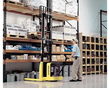 Hyster - Walkie Straddle Stacker | W25–40ZA2 Series