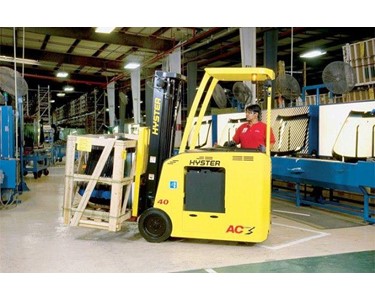Hyster - 3 Wheel Electric Forklift 1,360 - 1,814kg | E30-40HSD