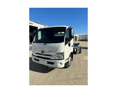 Hino - Used Electric Cab Chassis Truck | 300-85Ev in White