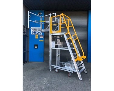 Star Aluminium - Mobile Work Platform Ladder I Adjustable Platforms